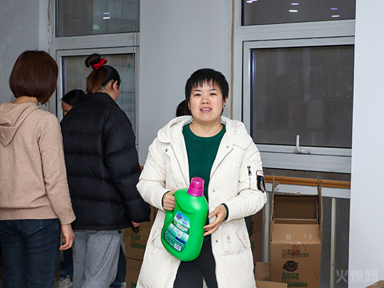 ������Ů��(ji��)���𱬾W(w��ng)�ɰl(f��)Ů�񌣌ٶY��