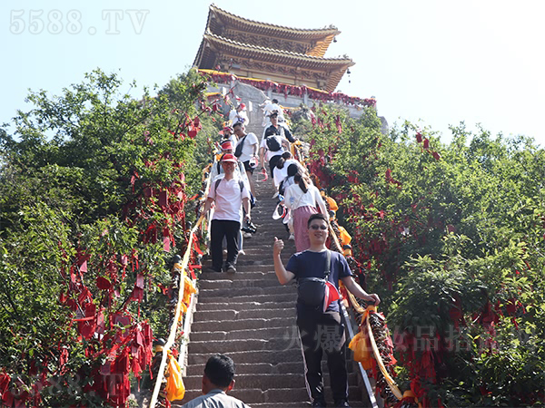 胸懷夢想、學會感恩、團結(jié)互助、才能走得更遠 胸懷夢想、學會感恩、團結(jié)互助、才能走得更遠
