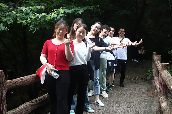感恩與努力,學(xué)習(xí)與奮斗 感恩與努力,學(xué)習(xí)與奮斗